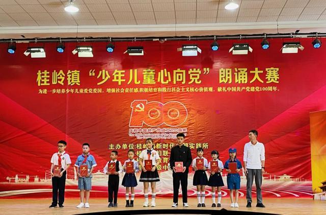 考研应该选择好学校还是应该选择热门专业？游戏画面