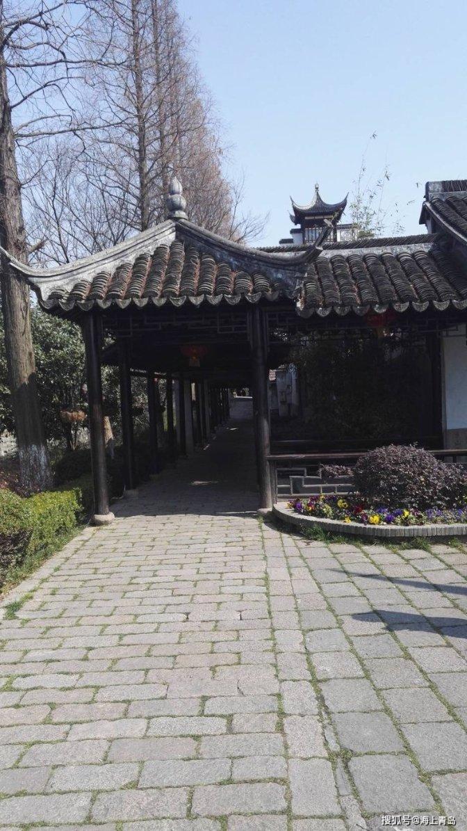 可爱的女生解救